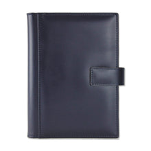 Încarcă imaginea în vizualizatorul Galerie, Agenda din piele 2026, datata zilnic, Apollo Blu, 17 x 24 cm