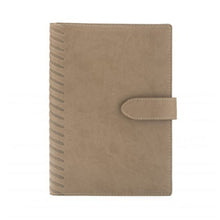 Încarcă imaginea în vizualizatorul Galerie, Agenda de lux 2026, datata zilnic, Cometa Tortora Bej, 15 x 21 cm