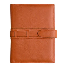 Încarcă imaginea în vizualizatorul Galerie, Agenda din piele 2026, datata zilnic, Giglio Salmone, 17 x 24 cm