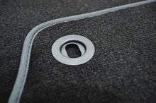 Încarcă imaginea în vizualizatorul Galerie, Covorase auto mocheta LAND ROVER RANGE ROVER EVOQUE 2011 - 2020, 2011 - 2020, EVOQUE, importate 31-03-2021, LAND ROVER, covorase-auto-mocheta-land-rover-range-rover-evoque-2011-2020,