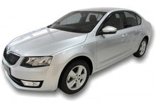 Încarcă imaginea în vizualizatorul Galerie, Paravanturi fata-spate Skoda Octavia III Sedan 2013-2019
